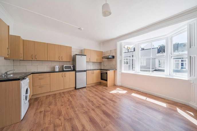 4 bedroom terraced maisonette to rent