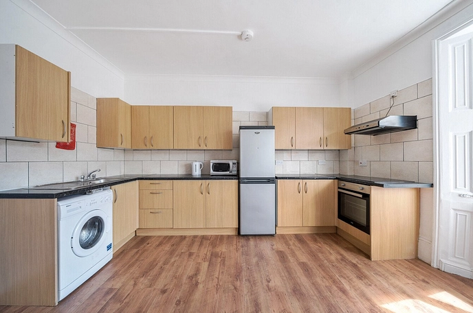 4 bedroom  terraced maisonette to rent