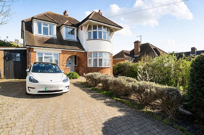 5 bedroom  detached house to rent