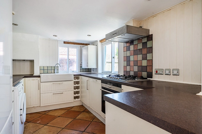 5 bedroom  semi-detached house to rent