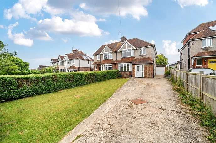 3 bedroom  semi-detached house to rent