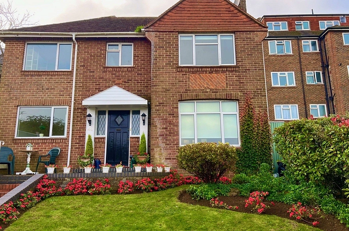 5 bedroom detached house to rent