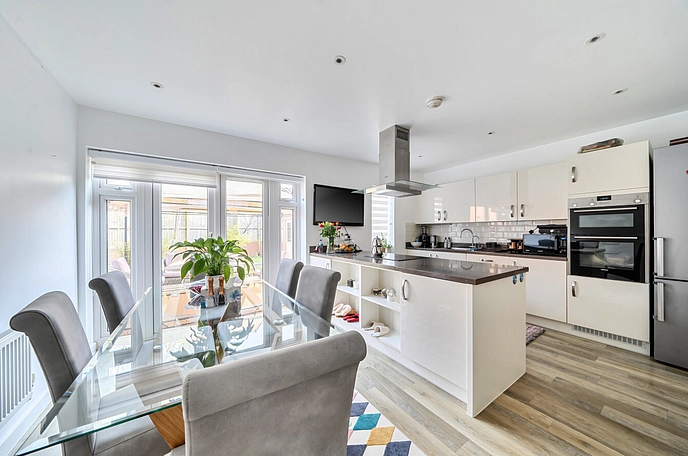 4 bedroom  detached house for sale