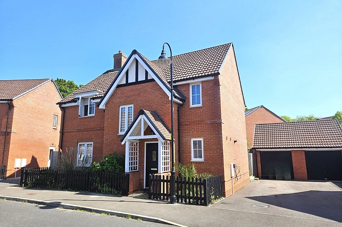 4 bedroom  detached house for sale