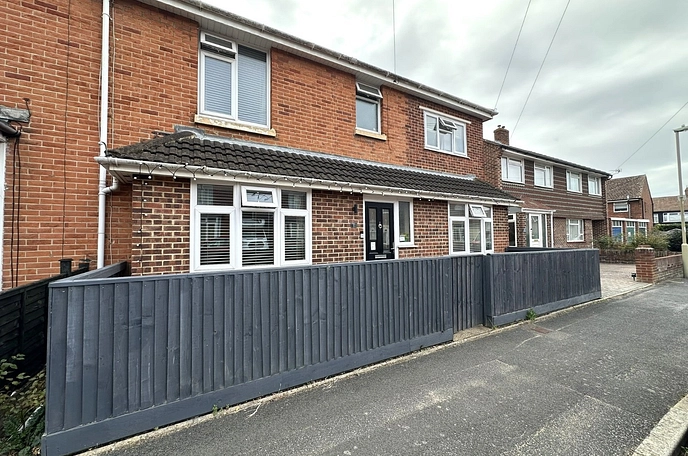 4 bedroom  semi-detached house to rent