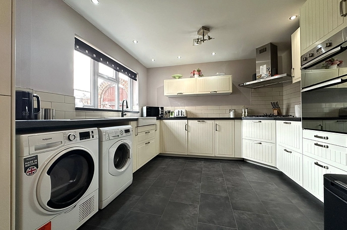 4 bedroom  semi-detached house to rent
