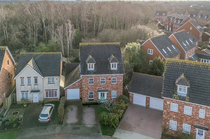 5 bedroom  detached house for sale