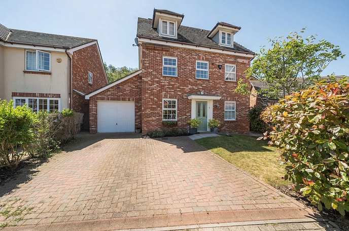 5 bedroom  detached house for sale