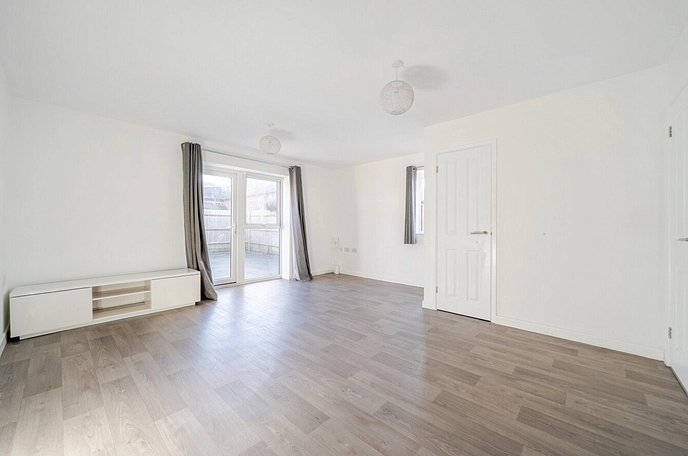 3 bedroom  semi-detached house to rent