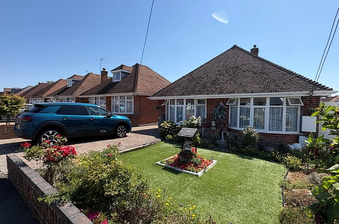 2 bedroom  detached bungalow to rent