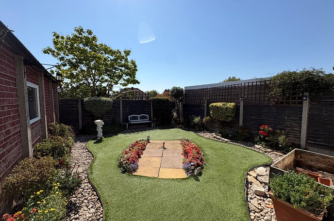 2 bedroom  detached bungalow to rent