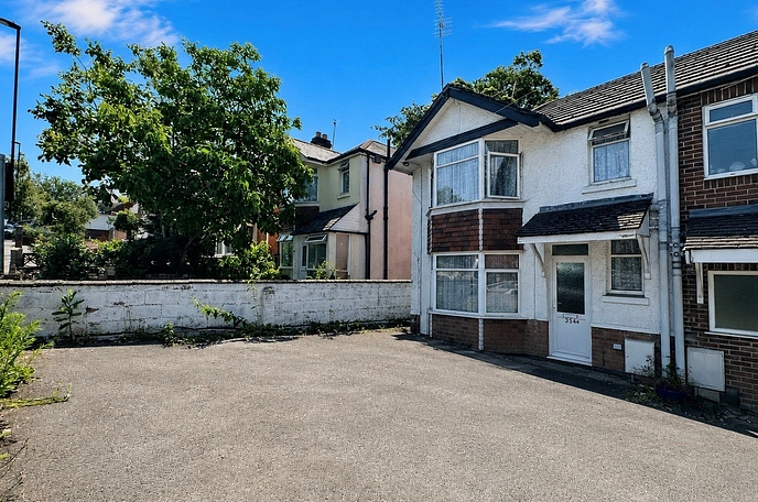 3 bedroom  semi-detached house to rent