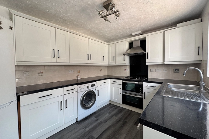 4 bedroom  detached house to rent