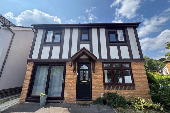 4 bedroom  detached house to rent