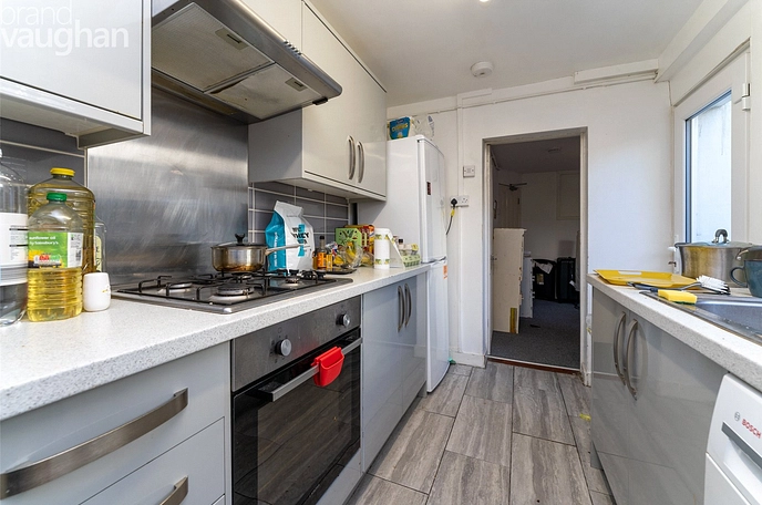 5 bedroom  terraced house to rent