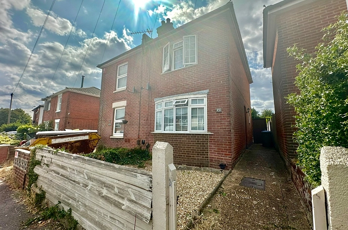 2 bedroom  semi-detached house to rent
