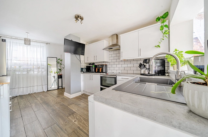 3 bedroom  semi-detached house for sale