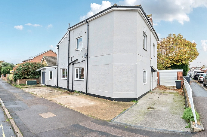 3 bedroom  semi-detached house for sale
