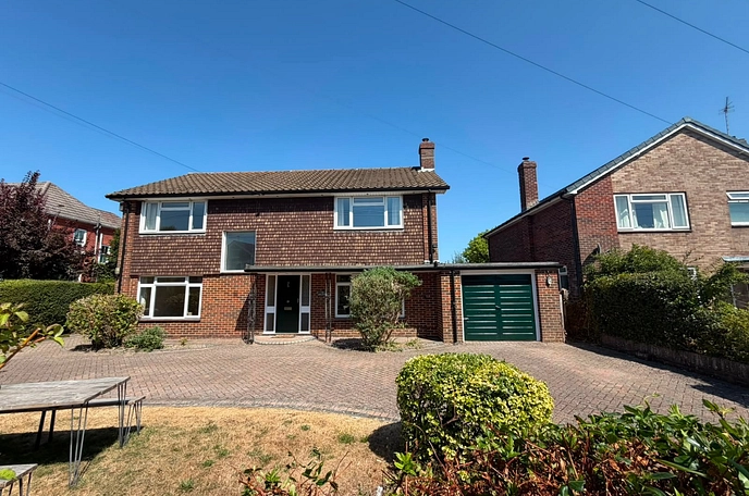 4 bedroom  detached house to rent