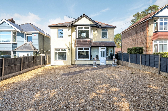 5 bedroom detached house to rent
