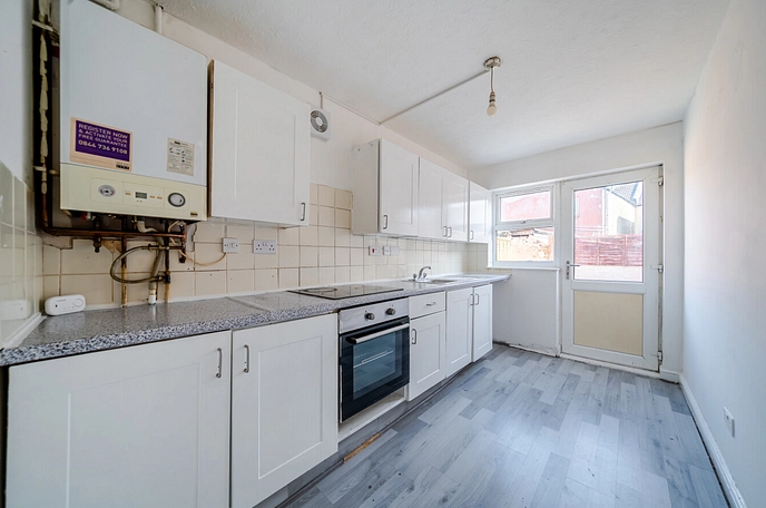 4 bedroom  terraced house to rent