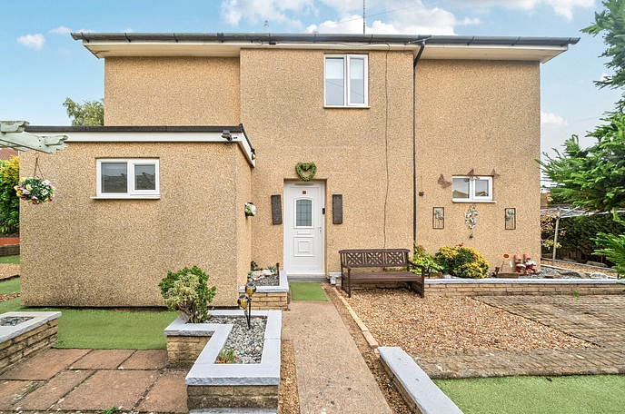 2 bedroom  semi-detached house for sale