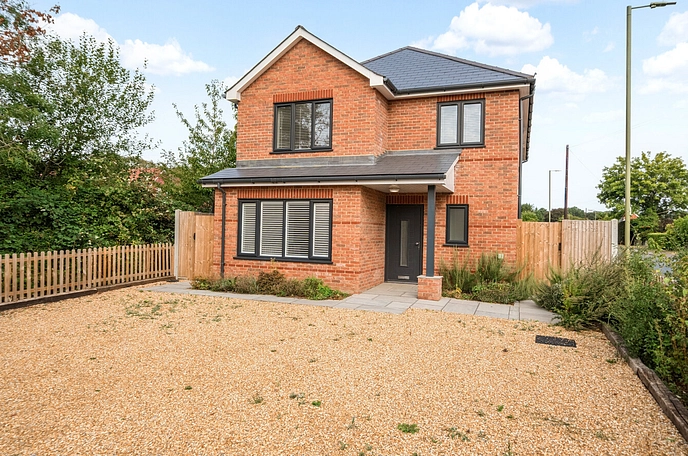 4 bedroom  detached house to rent