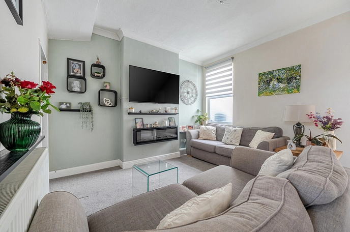 3 bedroom  terraced house for sale