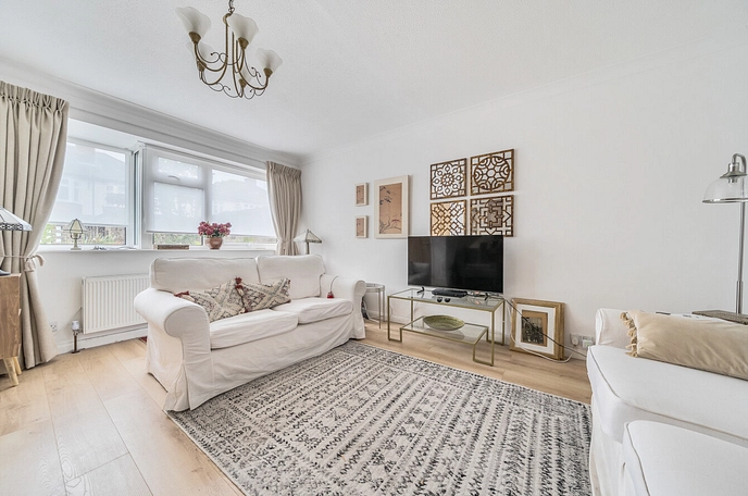 3 bedroom  semi-detached house for sale