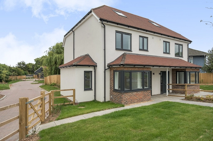 4 bedroom  semi-detached house for sale