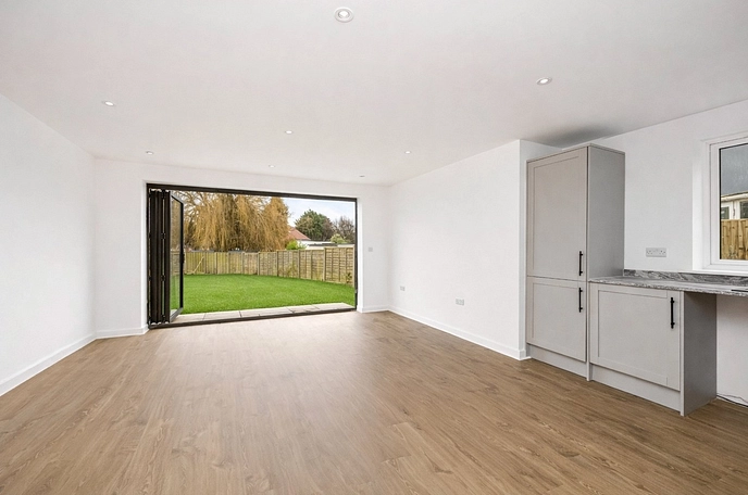 4 bedroom  semi-detached house for sale