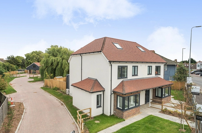 4 bedroom  semi-detached house for sale