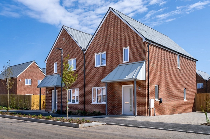 3 bedroom  semi-detached house for sale