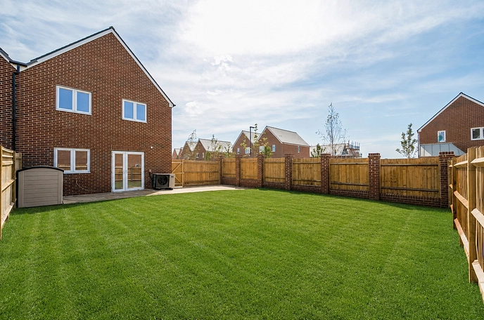3 bedroom  semi-detached house for sale