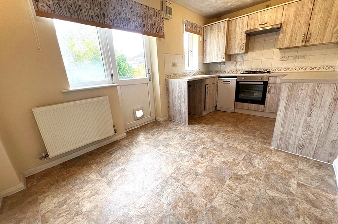 3 bedroom  semi-detached house to rent
