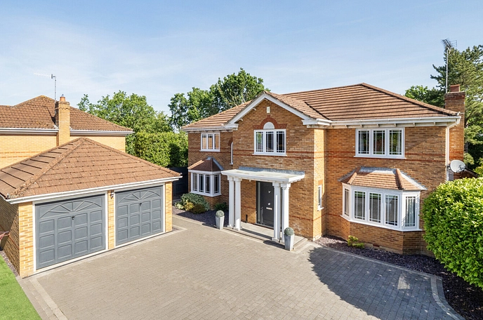 5 bedroom  detached house for sale
