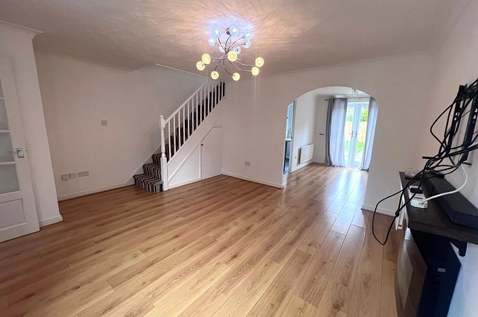 3 bedroom  semi-detached house to rent