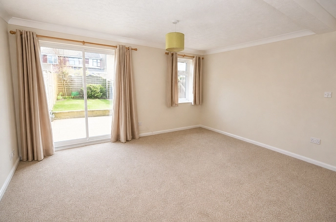 3 bedroom  semi-detached house to rent