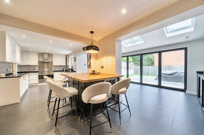 4 bedroom  detached house for sale