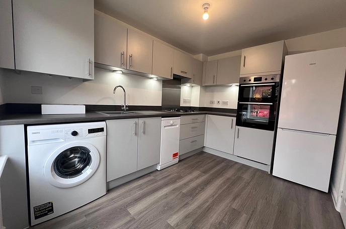 3 bedroom  semi-detached house to rent