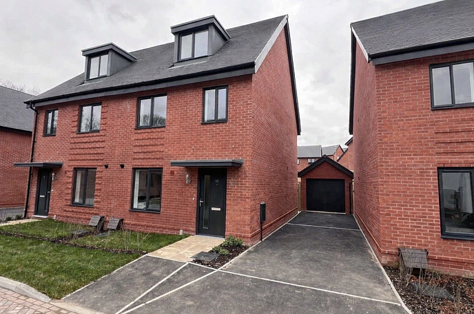 3 bedroom semi-detached house to rent
