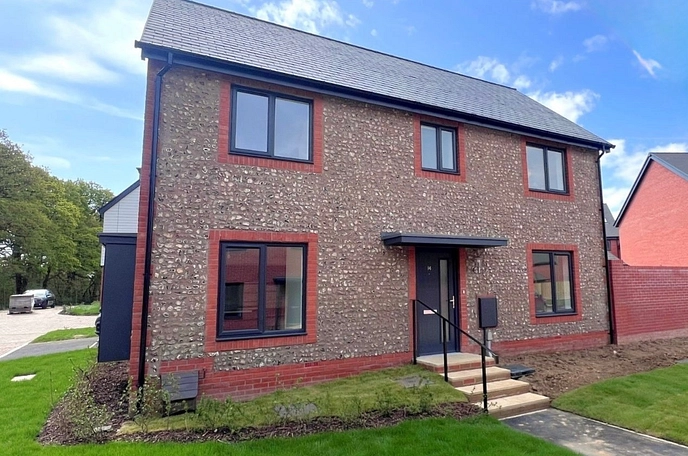 4 bedroom detached house to rent