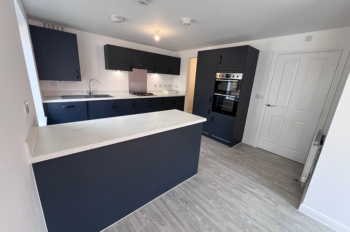 4 bedroom  detached house to rent