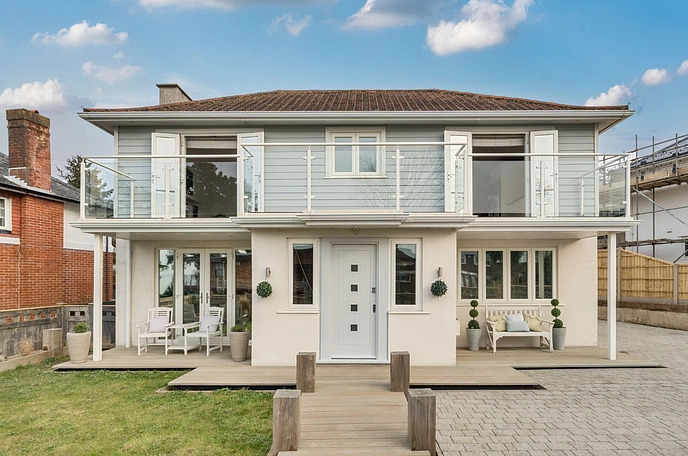 5 bedroom  detached house to rent