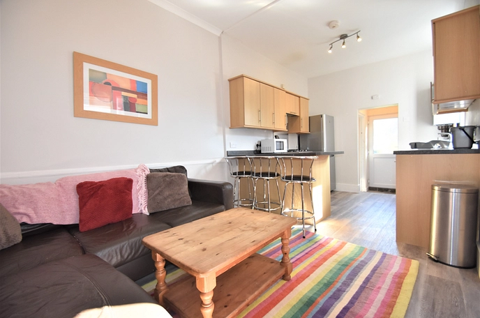 5 bedroom  detached house to rent