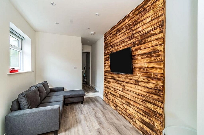 5 bedroom  terraced house to rent