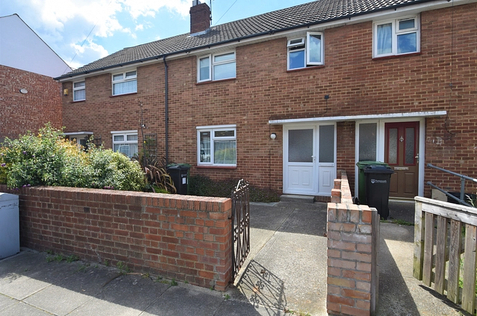 4 bedroom  terraced house to rent