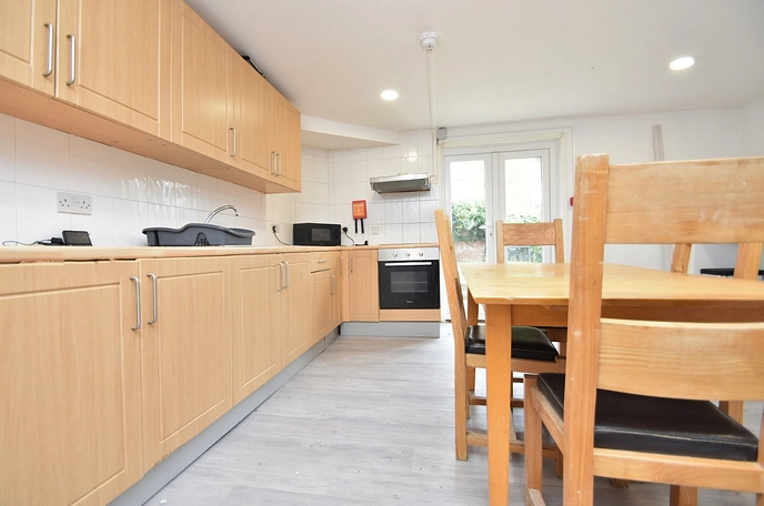 5 bedroom apartment to rent