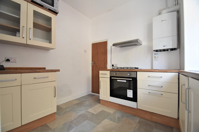 4 bedroom  terraced house to rent