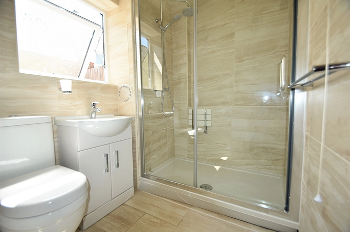 4 bedroom  terraced house to rent